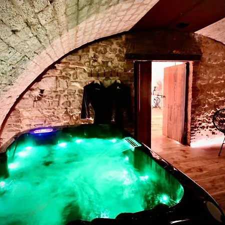 דירה Gaalor***** - Jacuzzi & Sauna A