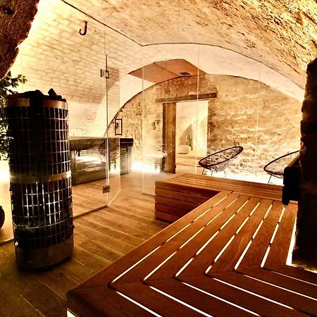 Gaalor***** - Jacuzzi & Sauna A