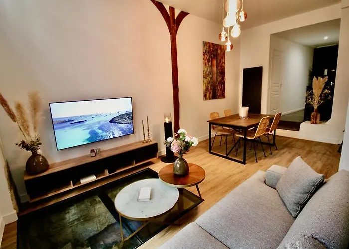 Gaalor***** - Jacuzzi & Sauna A Apartment